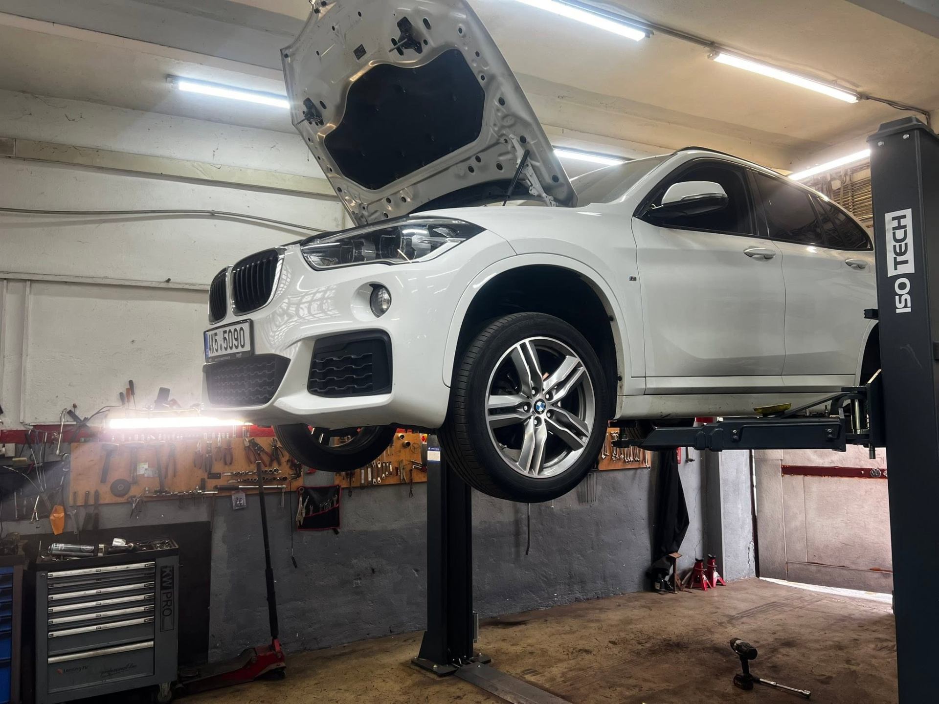 Moderní autoservis Autoservis TH v Ostrově